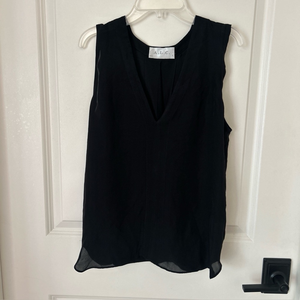 ALC Womens XS Black Sleeveless Twistback Top 100% Silk Blouse V-Neck  Luxe